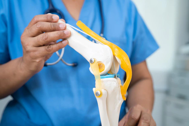 traditional-manual-knee-replacement-surgery